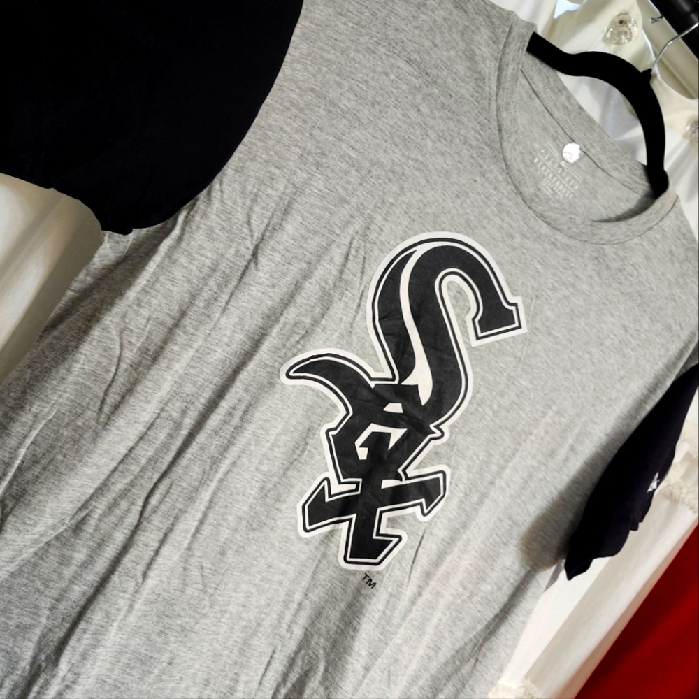 Brand New MLB T Shirt. Size Large